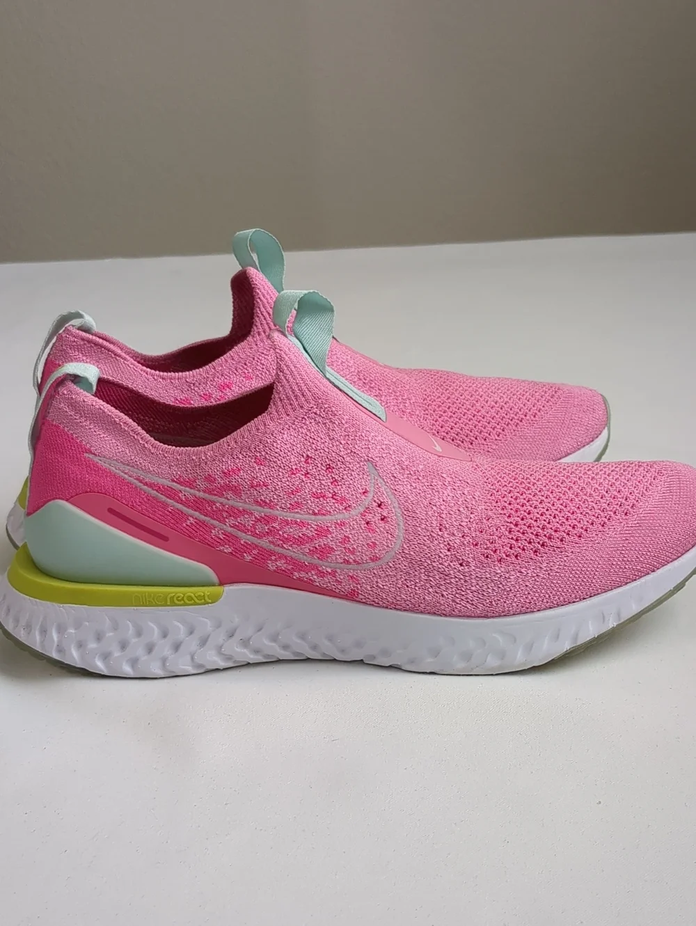Nike Women's Epic Phantom React Flyknit Psychic Pink Shoes Sz 9